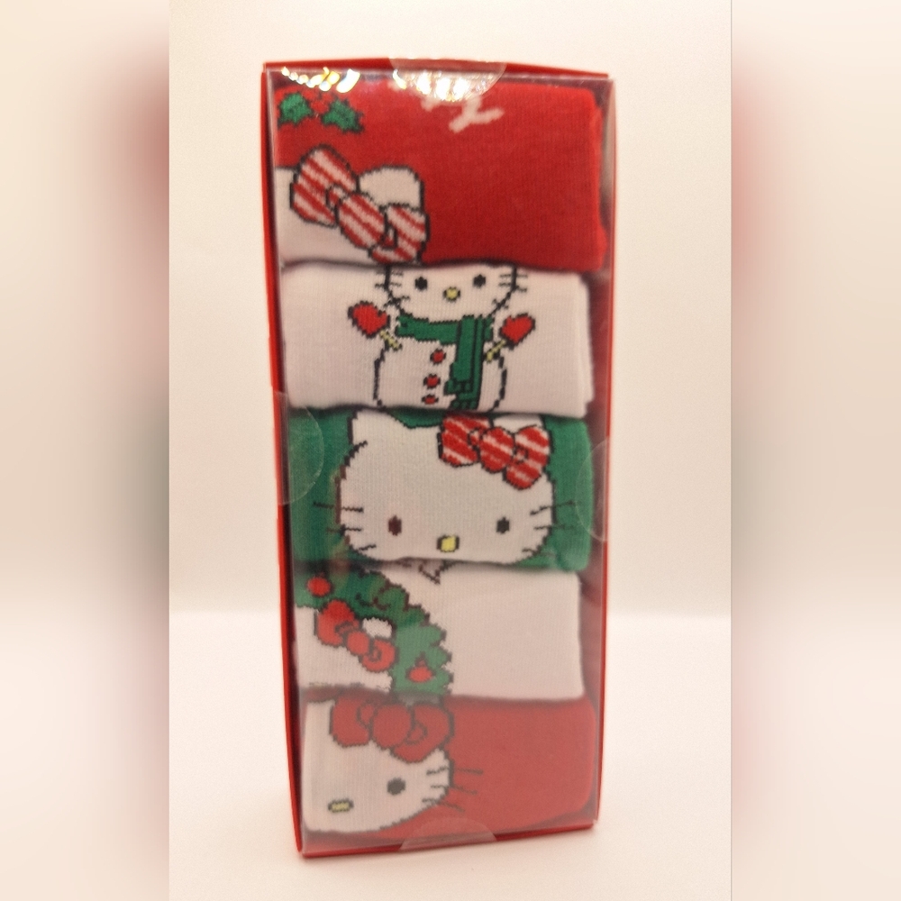 Hello Kitty Christmas 5-Pair Quarter Crew Socks Set Holiday Sanrio Size 9-11